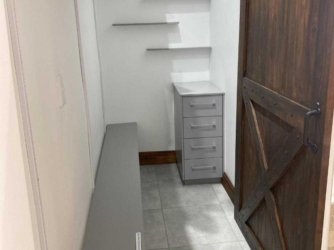 Staysure Guesthouse Албертън Стая снимка